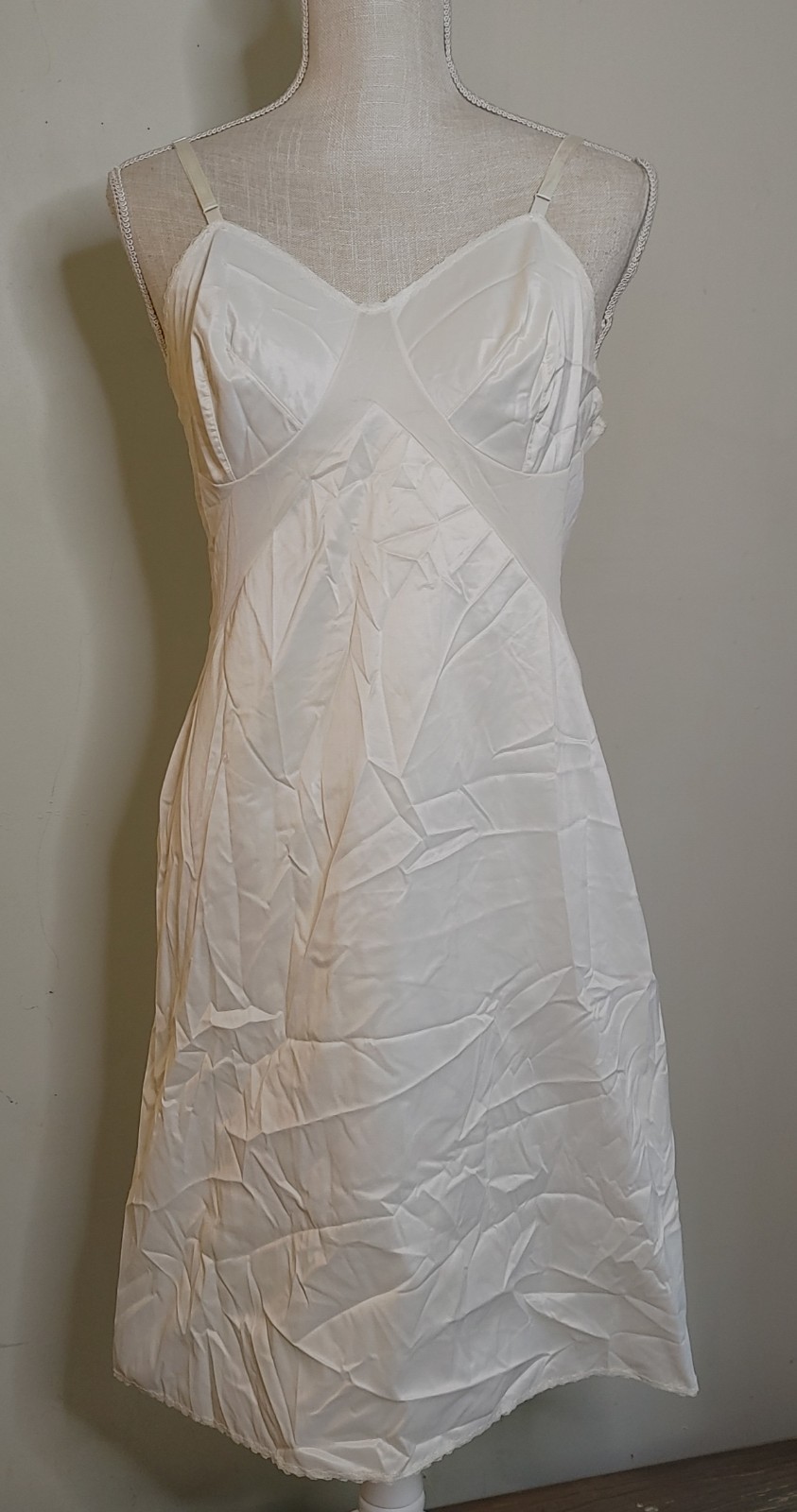 Vintage 60&rsquo;s Vanity Fair Full Slip White sz 36/L Nylon Lace Dress Made in USA