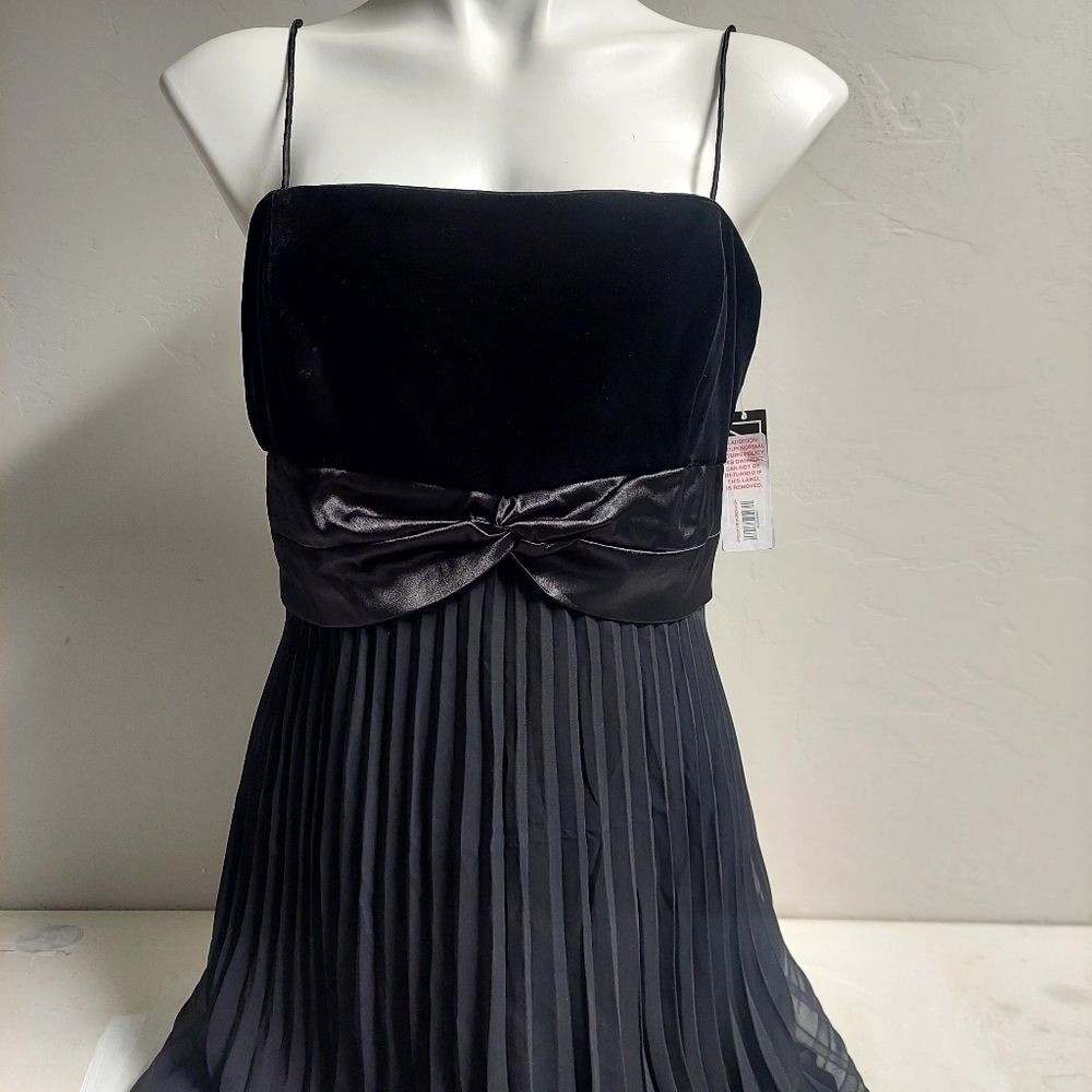 Alex Evenings Black Dress Size 12P Babydoll Velvet Satin Pleated