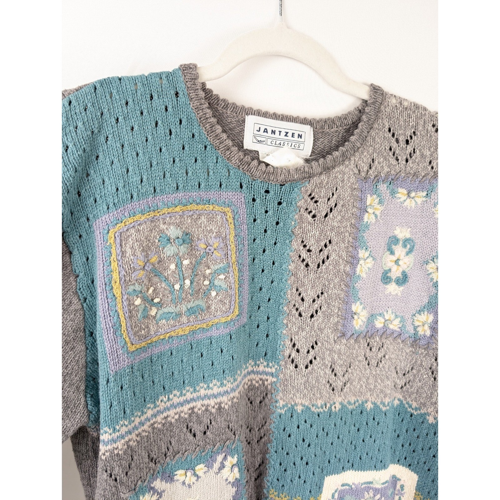 Vintage 90s Floral Embroidered Patchwork Sweater Size L Gray Cottagecore Teacher