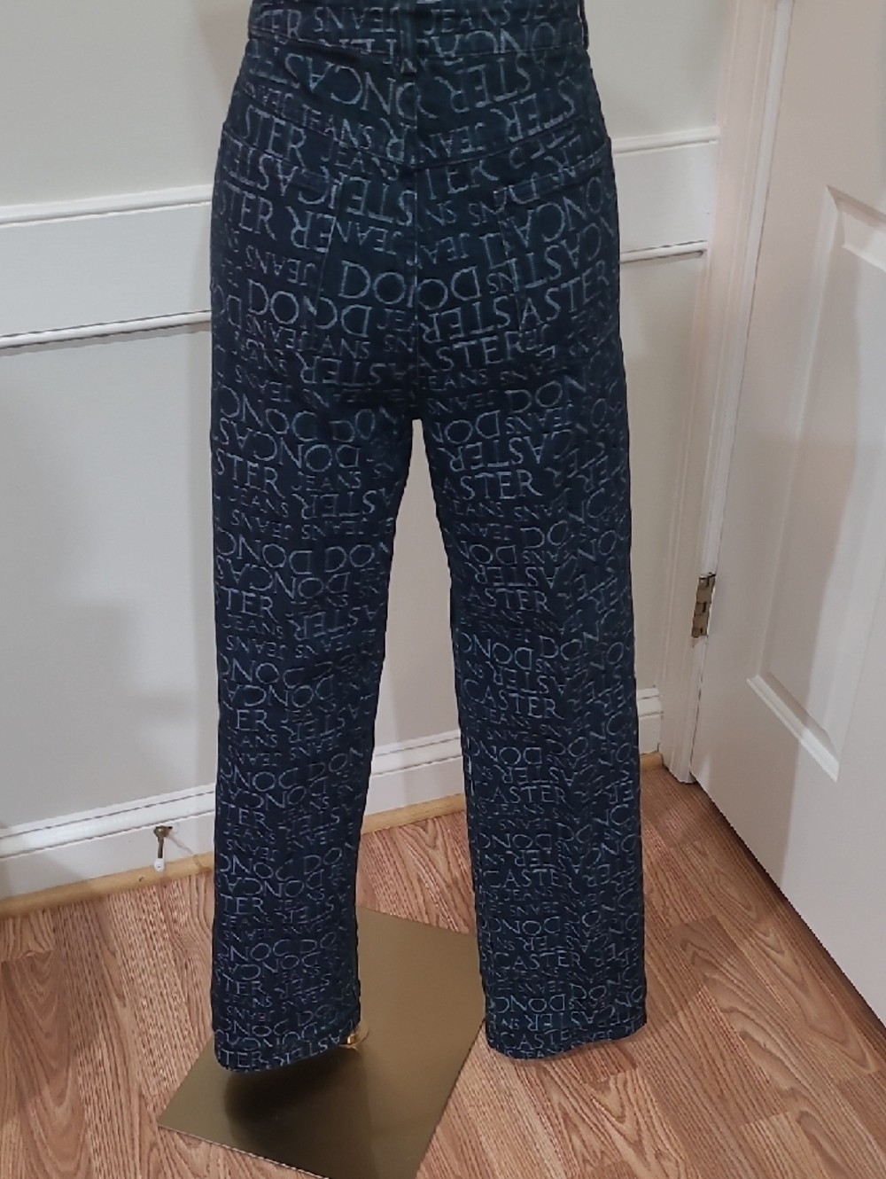 Doncaster Vintage High-Waisted Straight Leg Navy & White Denim Jeans – Size 10
