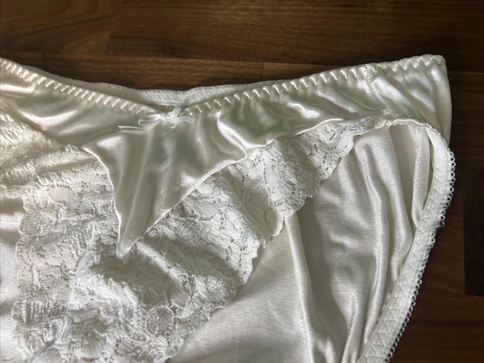 Vtg Maidenform Satin Rendezvous Bikini Panties Medium White Second Skin Shiny