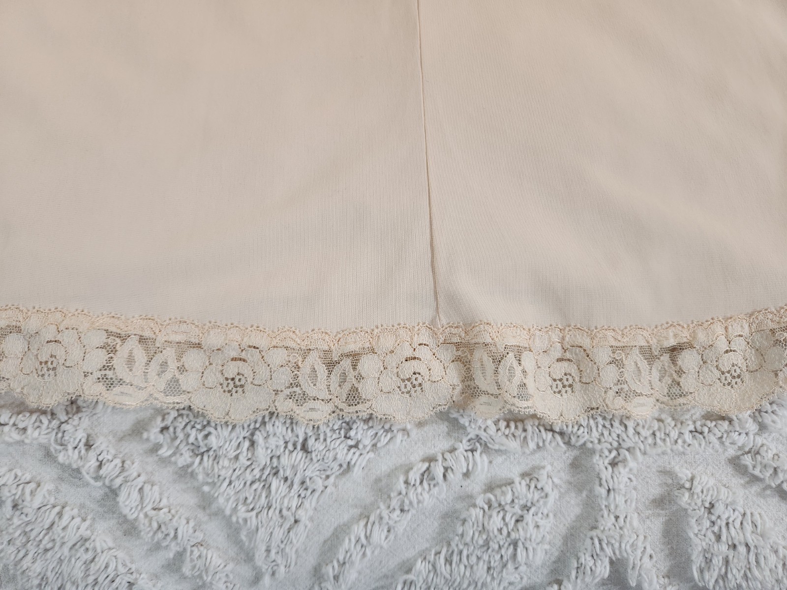 Vintage Gossard Artemis Nylon Full Slip Peach Lace Size 36 Average USA Pin-up