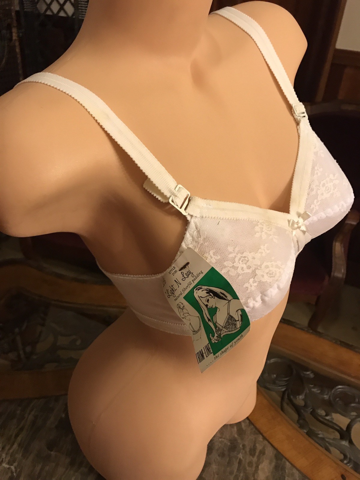 Vintage Bra Padded White Lace Nylon Spandex Lycra Adjustable Strap 1970s NEW 32B
