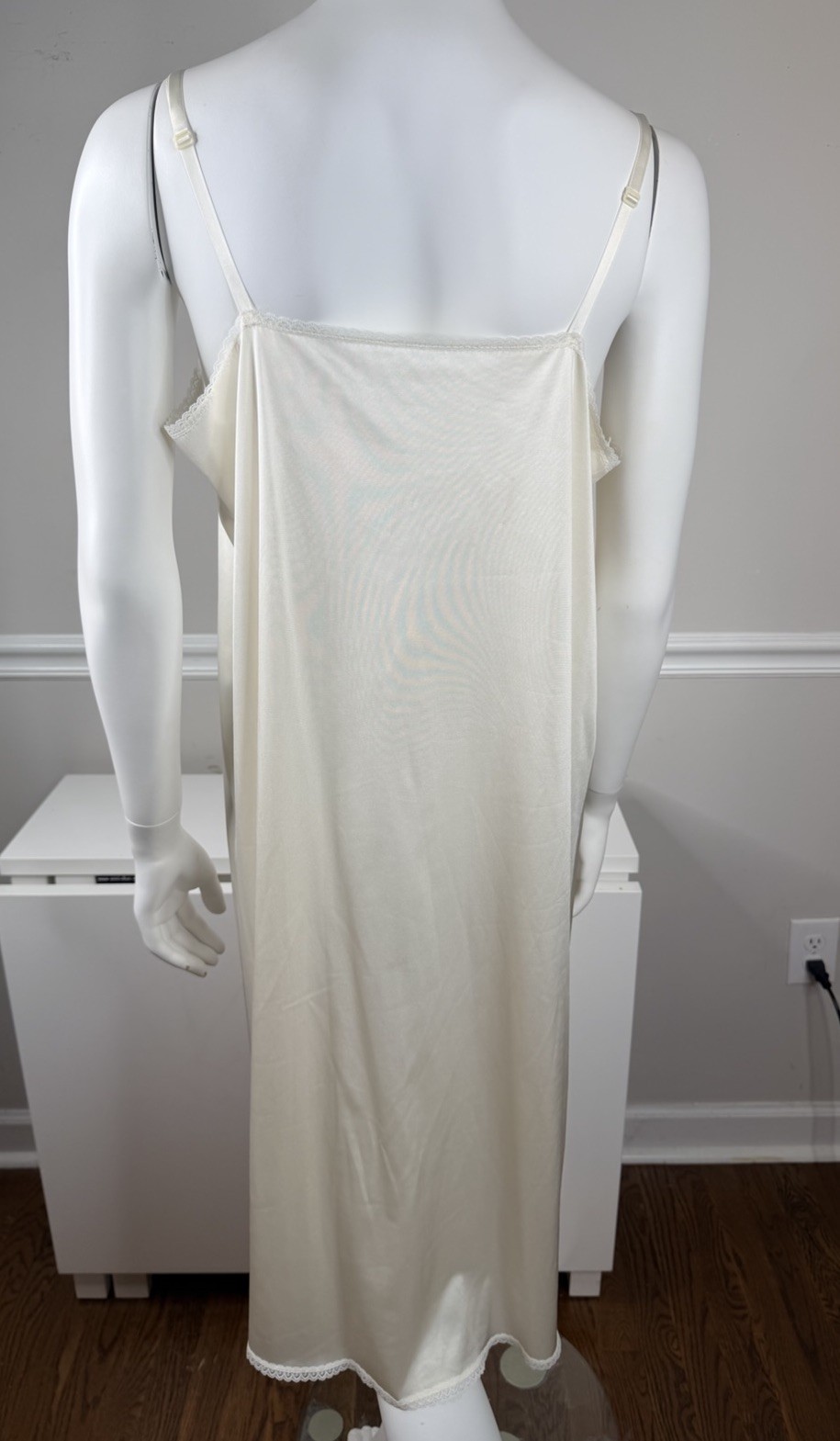 Vintage Vassarette sexy lace ivory Size 42” full dress Slip Nylon