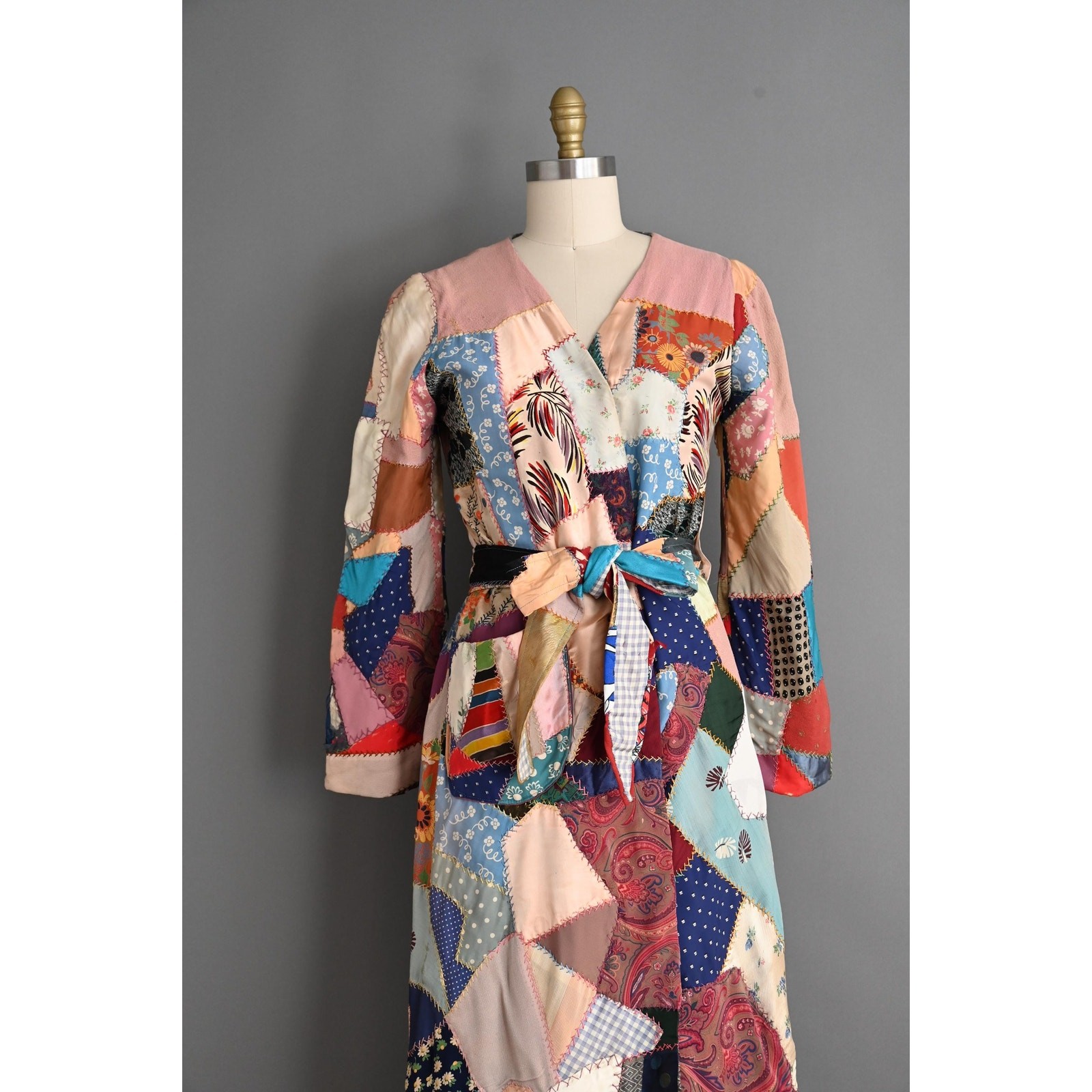 Antique 1930s Quilt Robe | Antique Crazy Quilt Dressing Robe | Medium Large