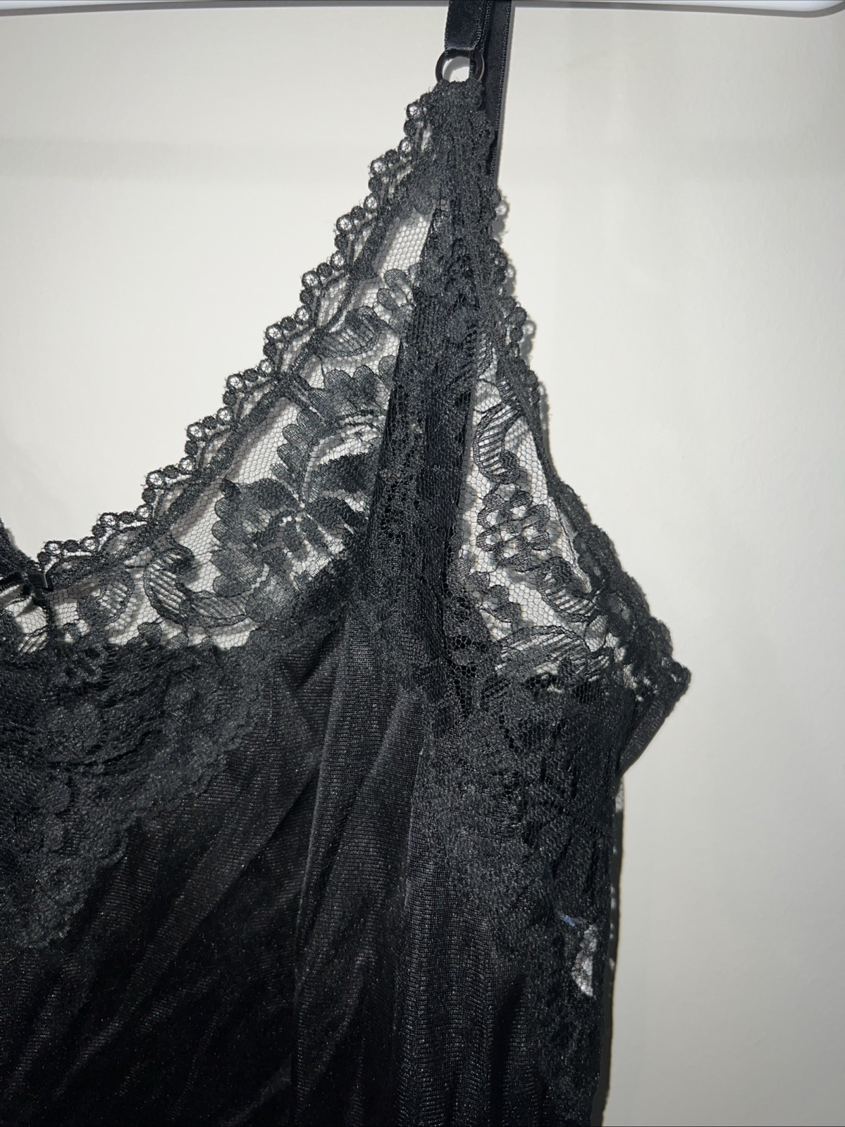 Vintage Maidenform Something Special Nylon Black Slip w/ Lace Size 38-Nice