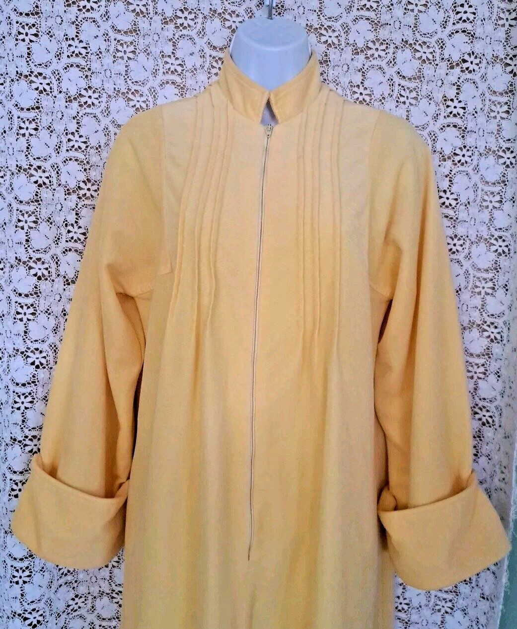 David Brown California Bathrobe Size L Yellow Velour Zip Front Retro Loungewear