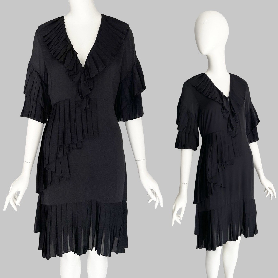 Gucci Fall 2015 Size 42 US 6 Black Silk Pleated Ruffled Dress V Neck Alessandro