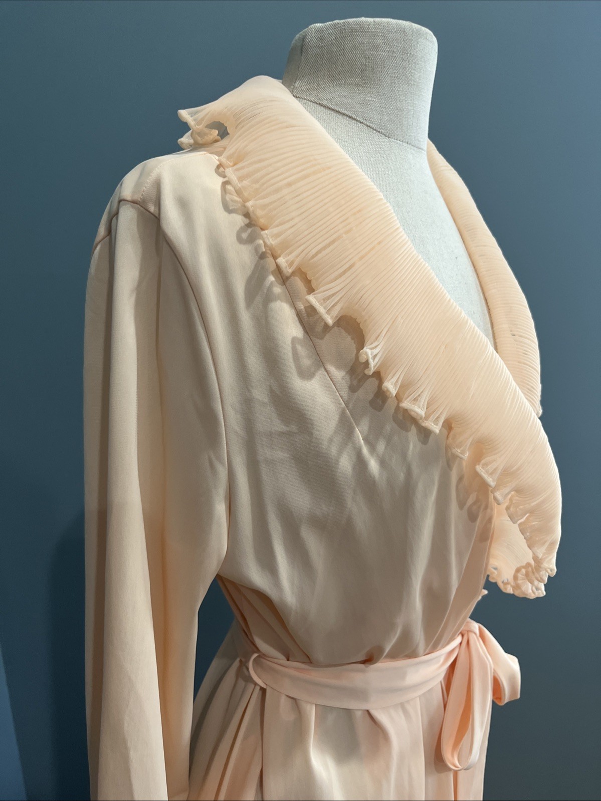 Vintage GOSSARD peach FULL LENGTH ROBE chiffon collar romantic coquette M MEDIUM