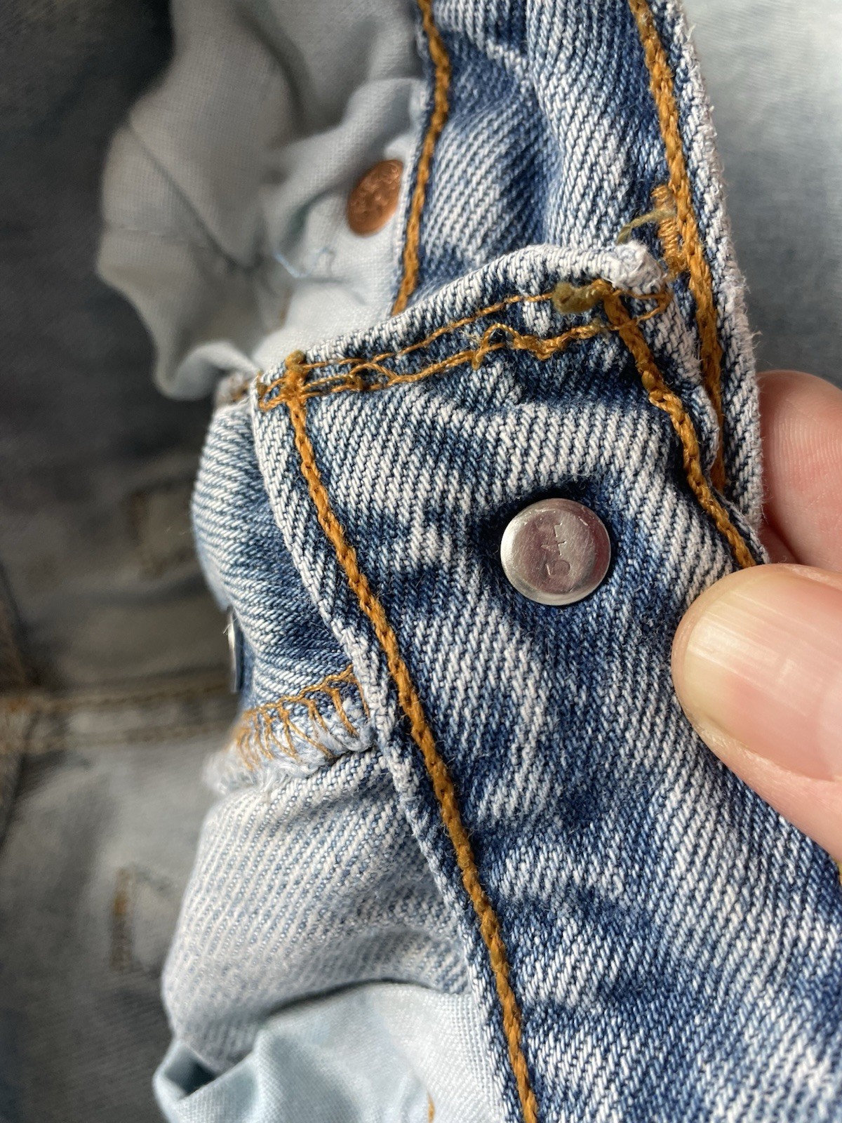 Vintage 90’s Levi’s 501 Jeans W26 Made in USA Light Wash Button Fly High Rise