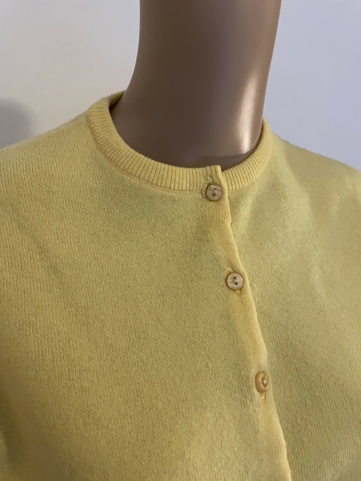 Vintage PRINGLE 100% lambswool crewneck cardigan