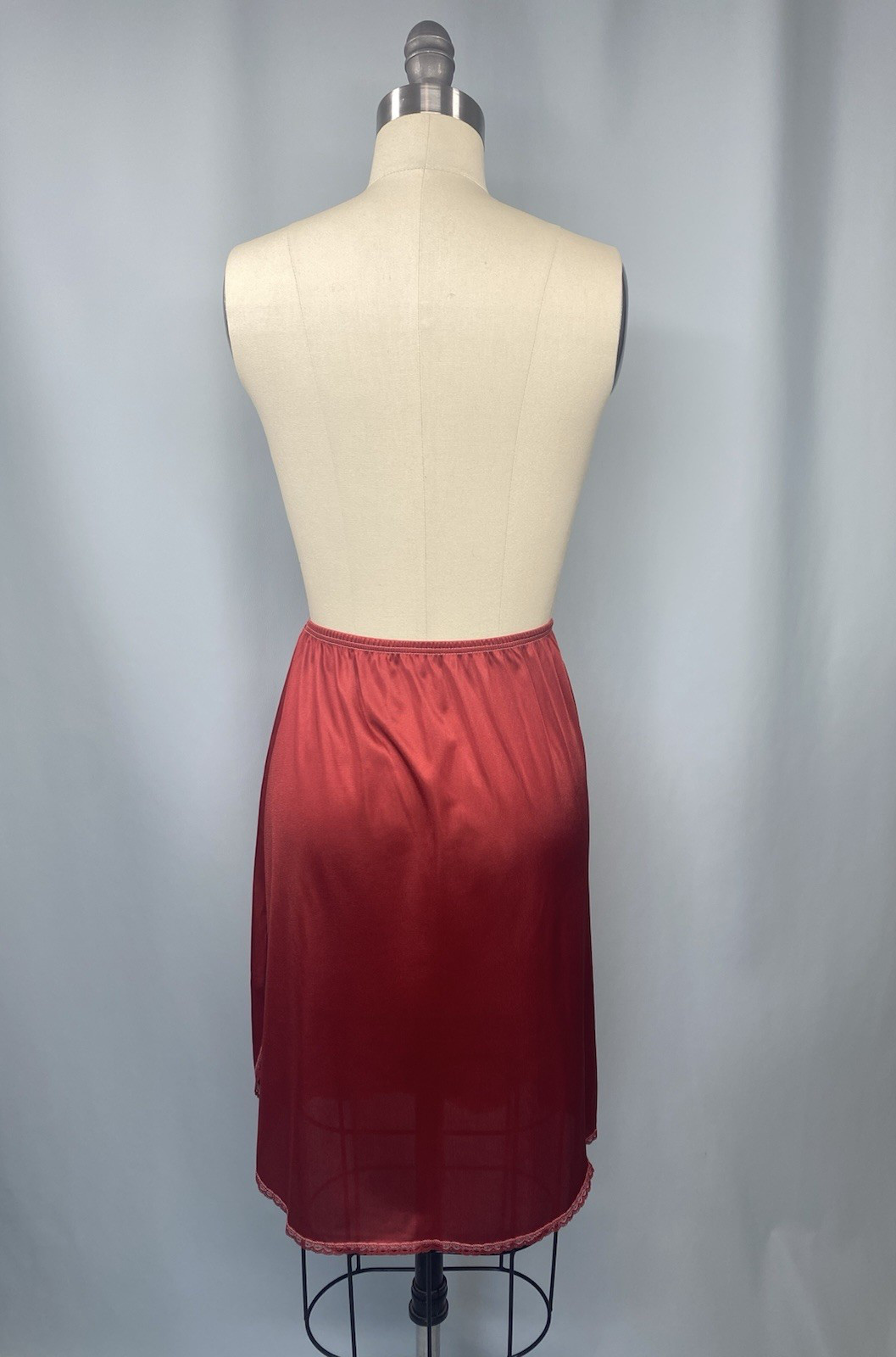 Vintage Half Slip SIZE SMALL long length 22&Prime; classic red nylon VASSARETTE