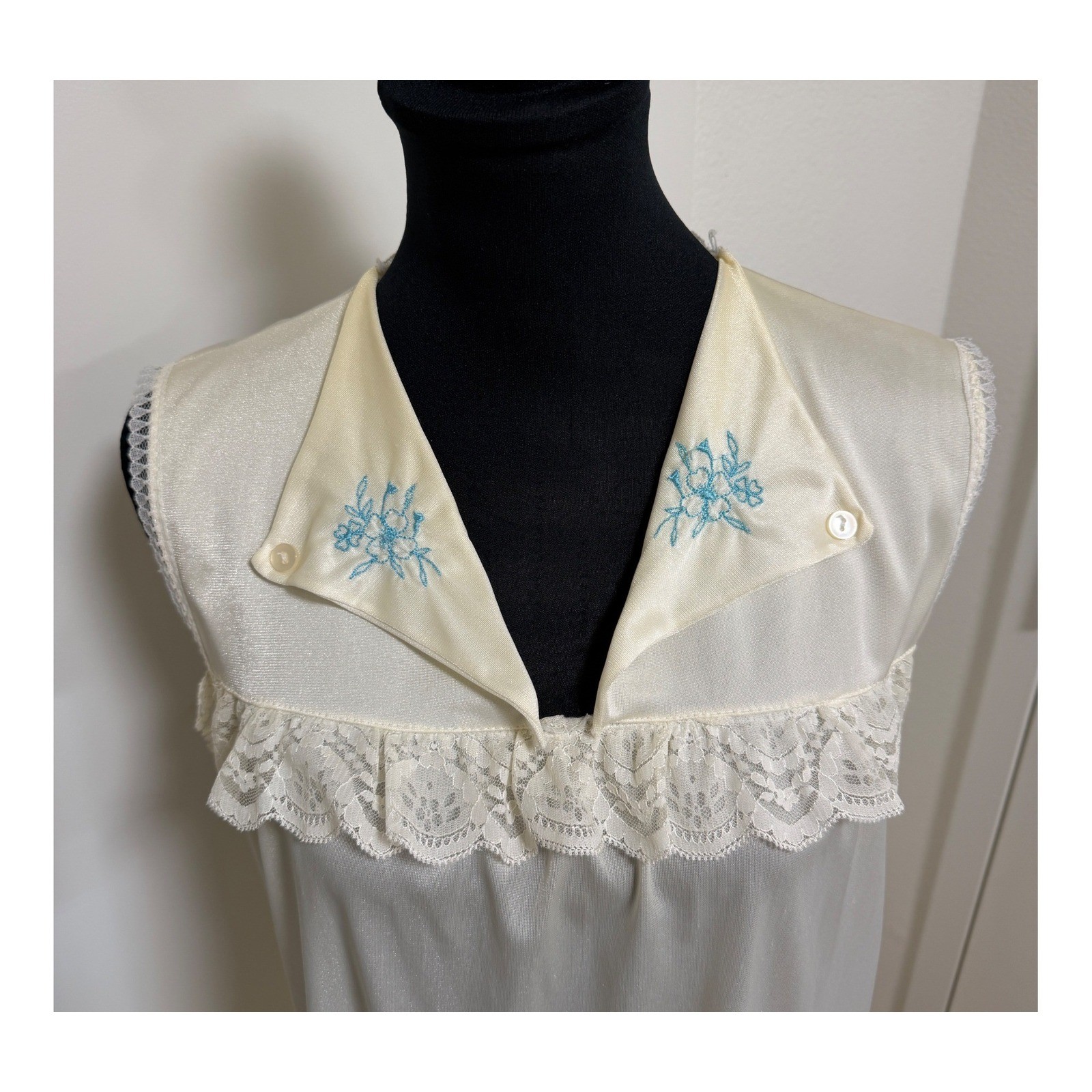 Vintage Alberti Cream Nylon Nightgown Blue Floral Embroidery Lace Trim Midi L