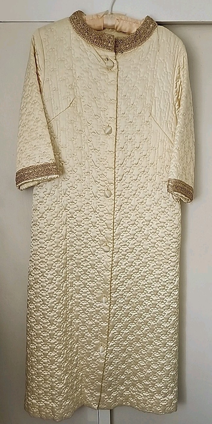Vintage 60s Gold Lamé Robe Quilted Lounge Wear Size 12 Lisanne