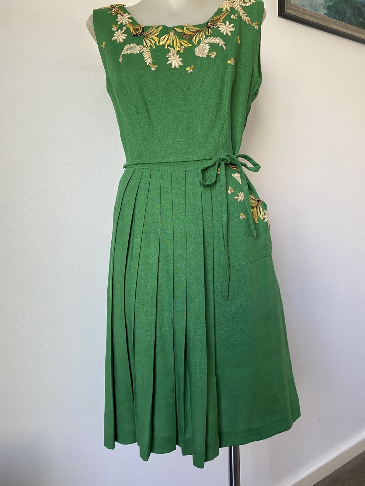 50,sFab Emerald Linen Pleat Dress With Embr Bodice And Pocket. Belted.36”B.30”W