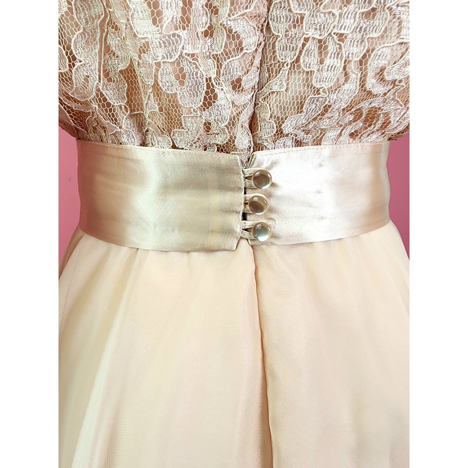 Medium to Large Vintage 1980&rsquo;s Light Peachy Pink Lace and Chiffon Belted Dress
