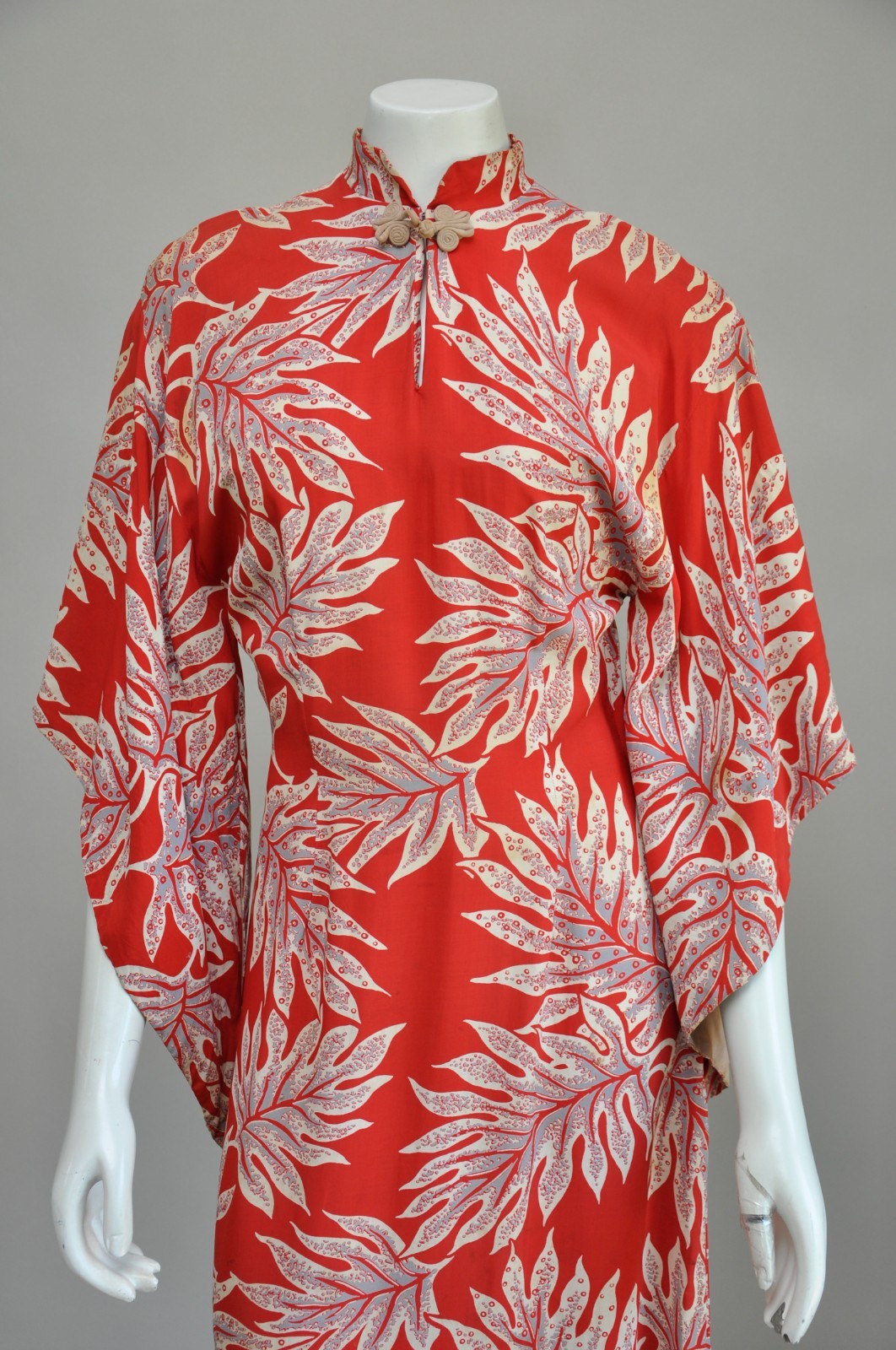 Vintage 1940s Red Tropical Print Rayon Hawaiian Pake Muu Dress Tiki Party Via S