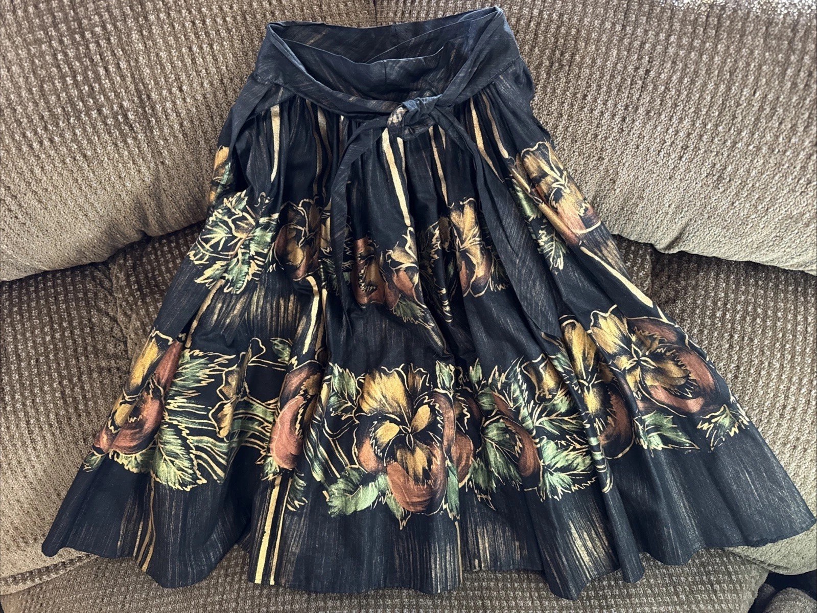 Vintage 40s/50s Skirt Circle Mexican Hand Painted Metallic Wrap Small Floral