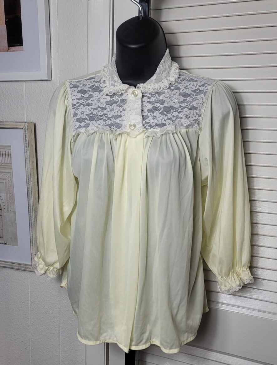 PHILMAID Pale Yellow Button Nylon SHEER LACE BED JACKET 1960s Lingerie 32/34