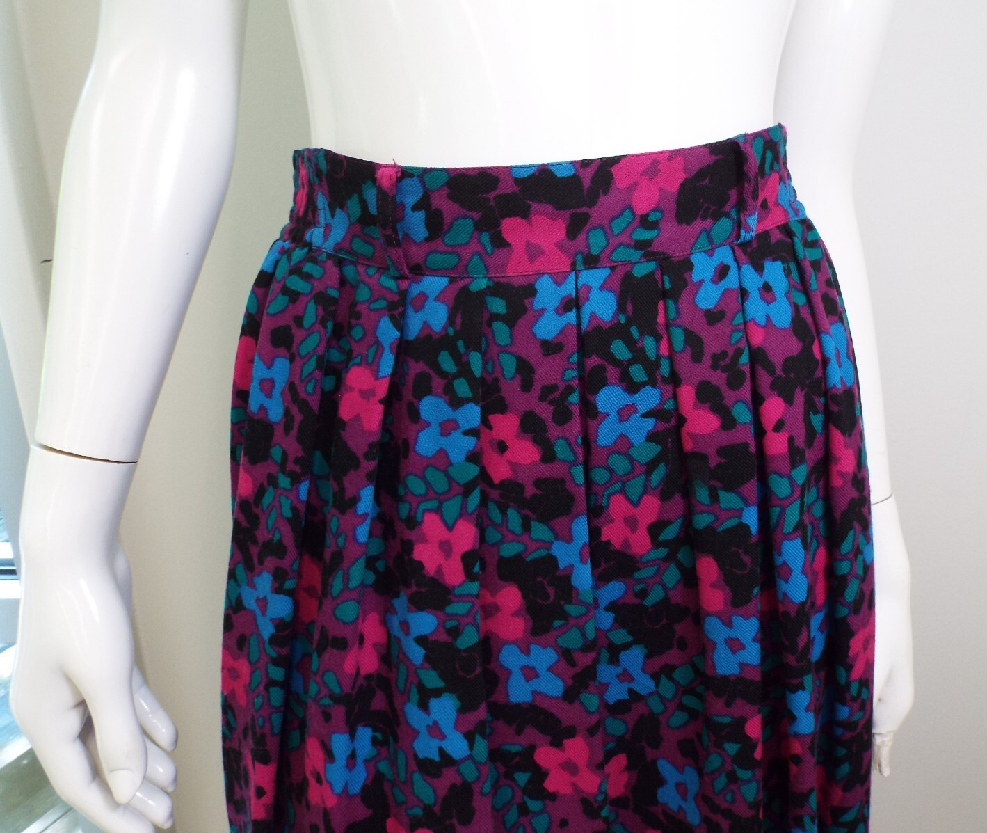 Vintage 1980 GUY LAROCHE Boutique Wool Skirt Suit Quilted Jacket 40 PARIS Floral