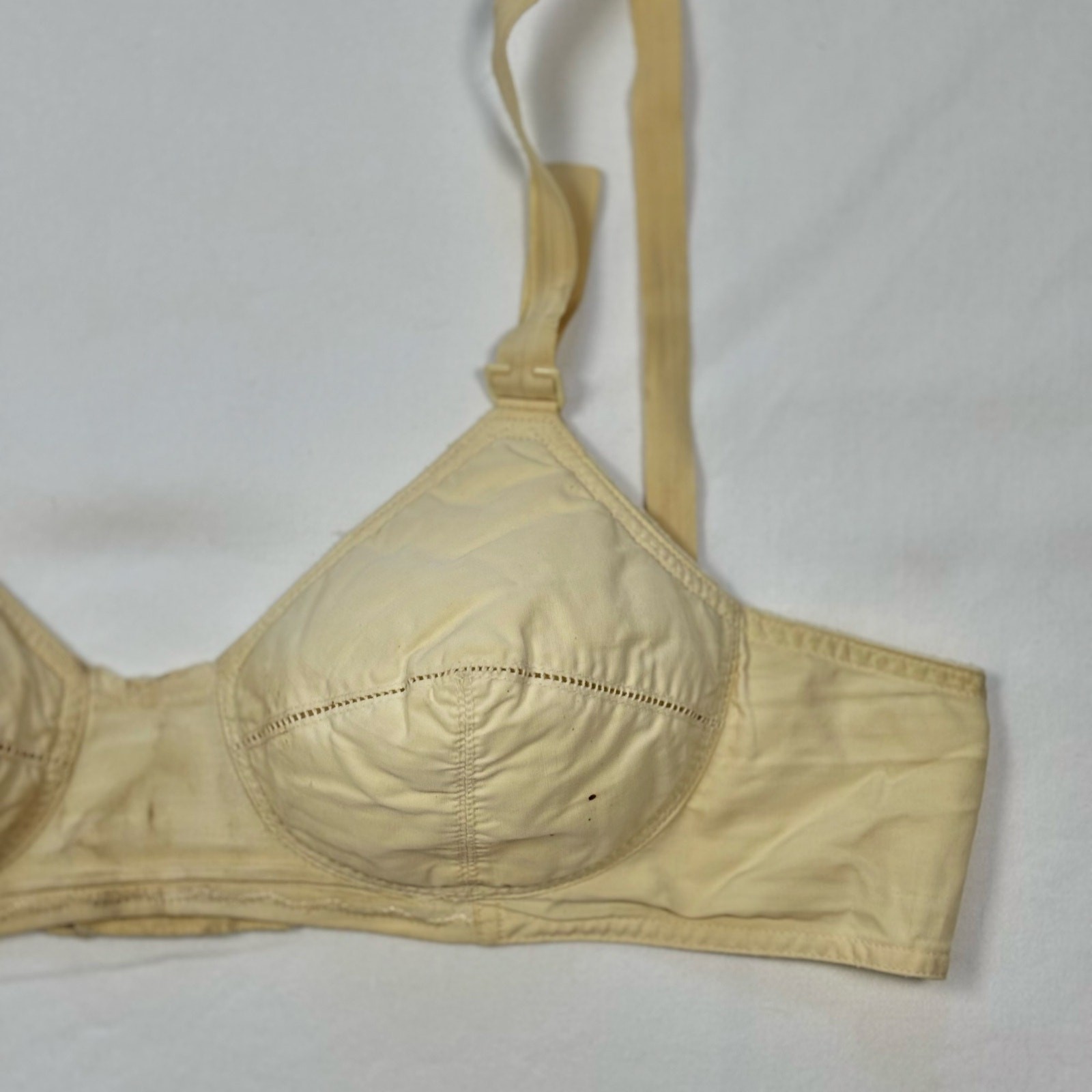 Vintage 1940s Cotton Bullet Bra Wireless Pointed Cup Cream WW2 Brassiere As Is