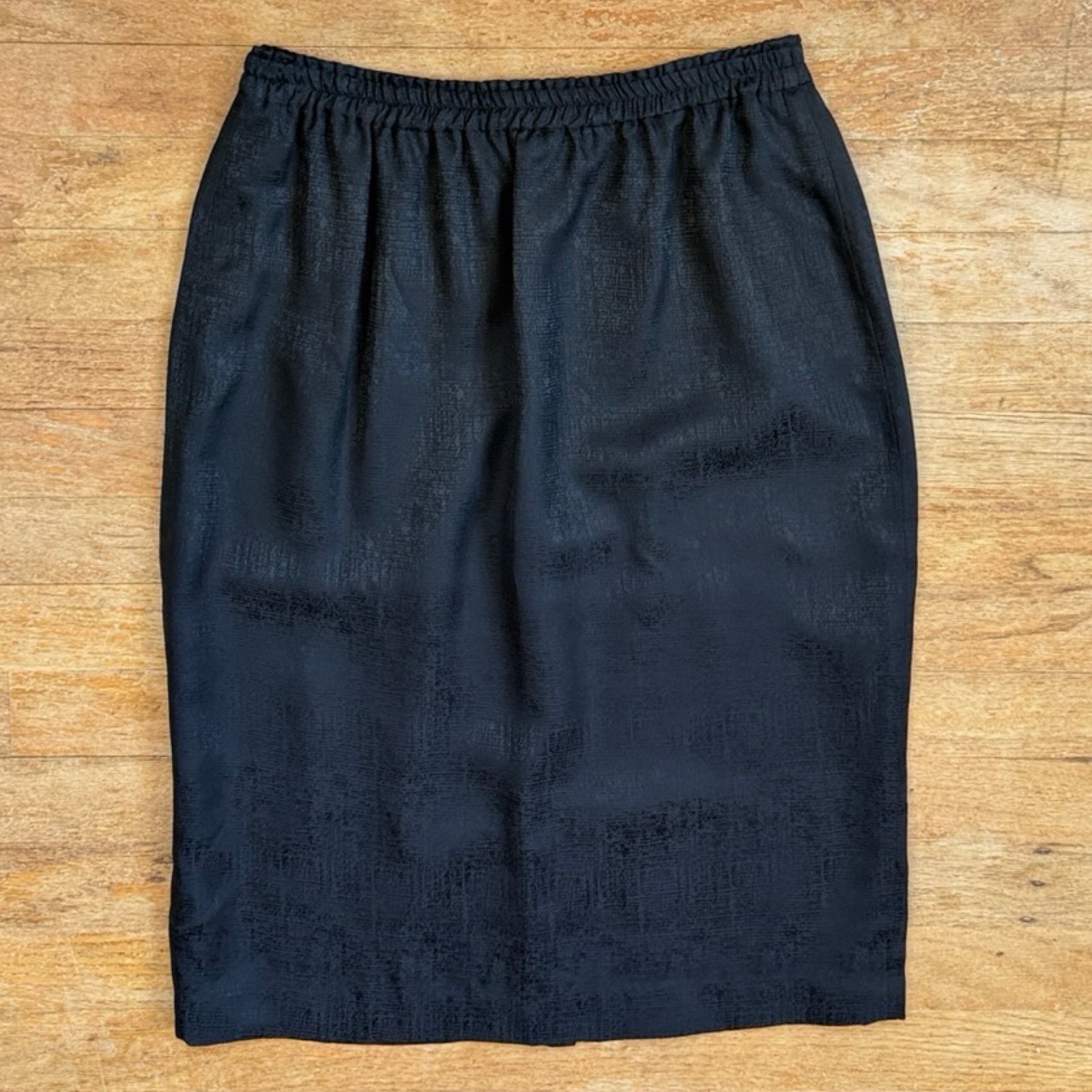 Vintage Black Embossed Silk Skirt Size Medium 8 Elastic Waist 29-31&Prime; 90s Classic