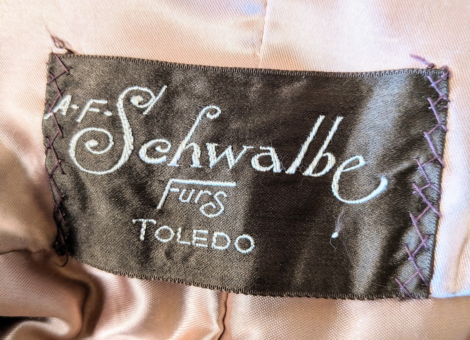 Vintage 1940s A-F Schwalbe Furs Toledo Mink Capelet Real Fur Multi-Tone Brown