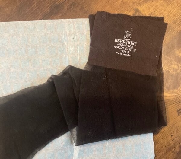 Vtg Berkshire AGILON STRETCH Nylon Stockings Sz 8.5 Lngth 30 Coffee Colored