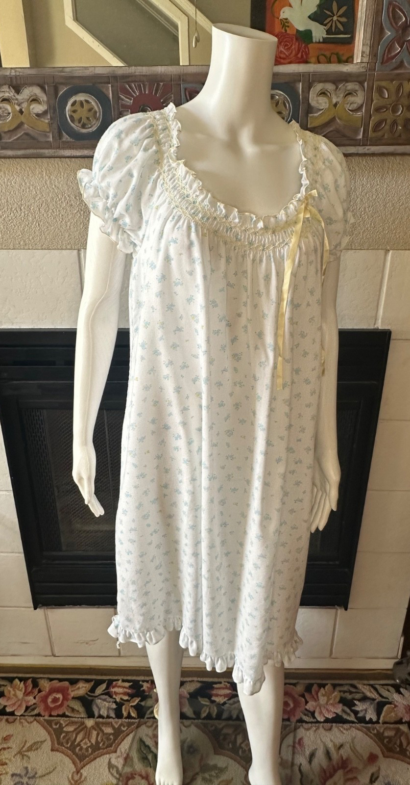Miss Elaine Union Made Nightie VTG small Armpit To Armpit 21.5” Length 38.5”