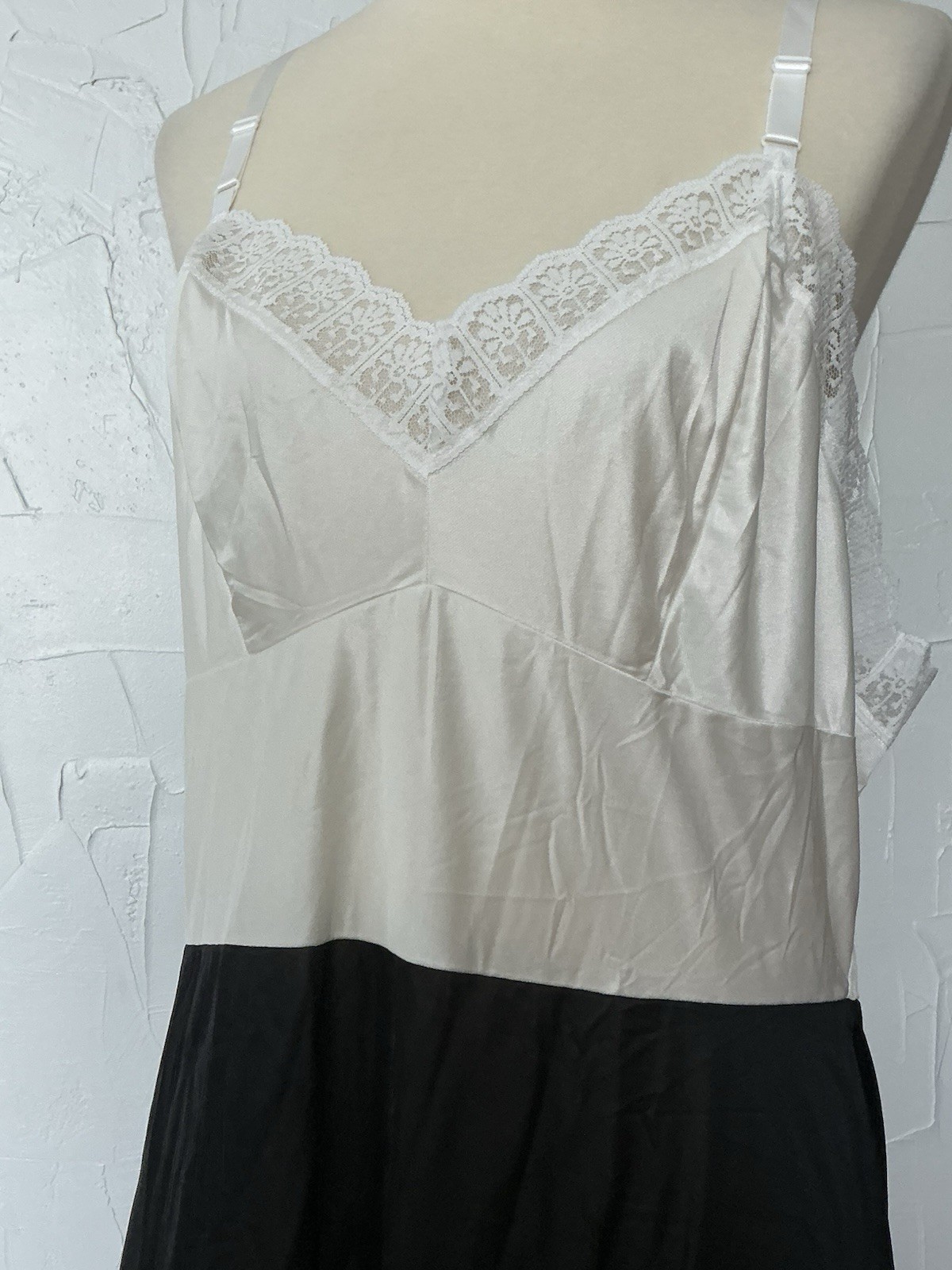 Dixie Belle USA Adjustable Strap Full Slip (42Average) Blk/Wh Color Block NEW