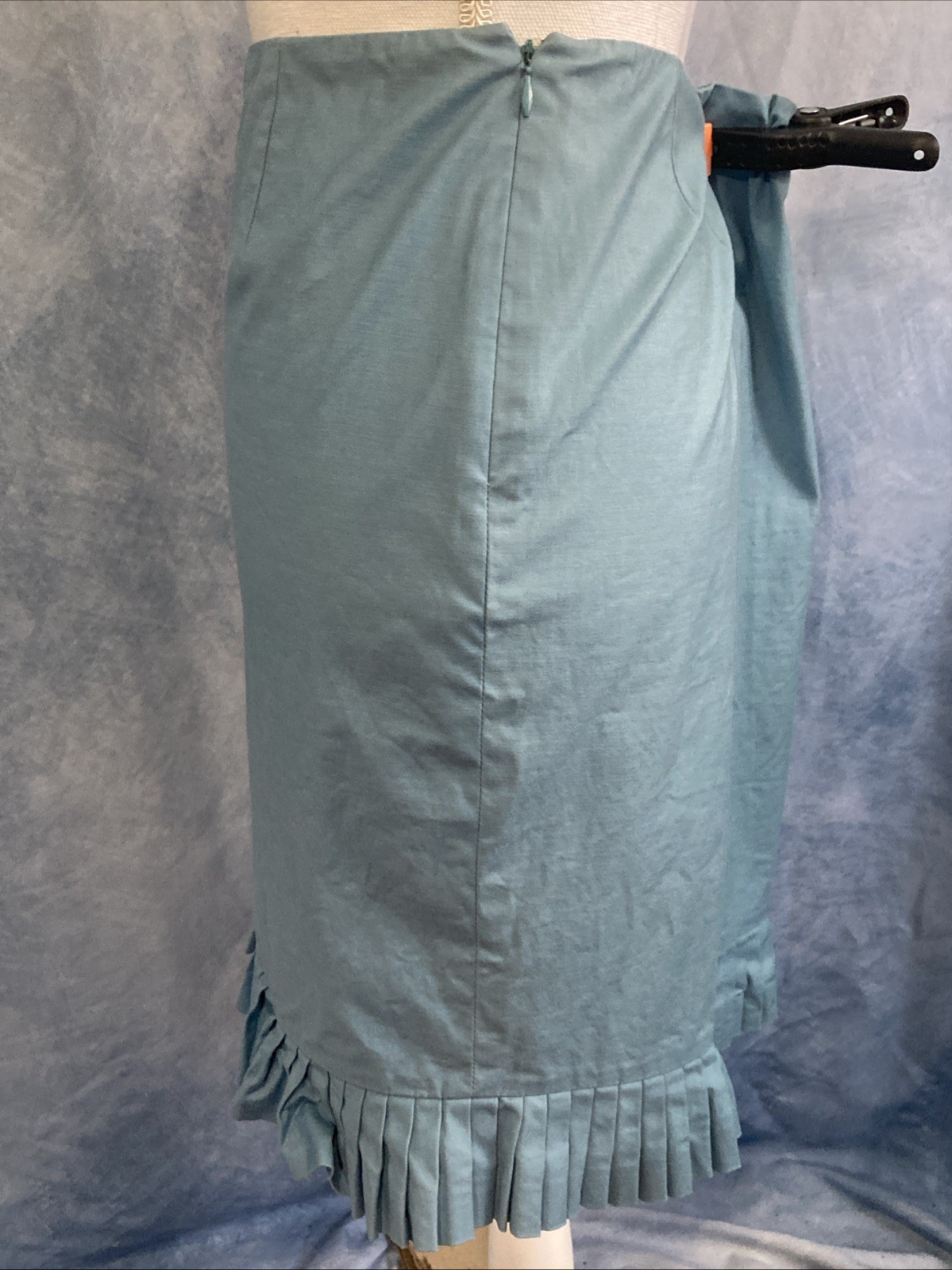 Vintage 1990s ALFANI Skirt Size 6 Light Blue Cotton Silk Blend Lined Ruffle Hem