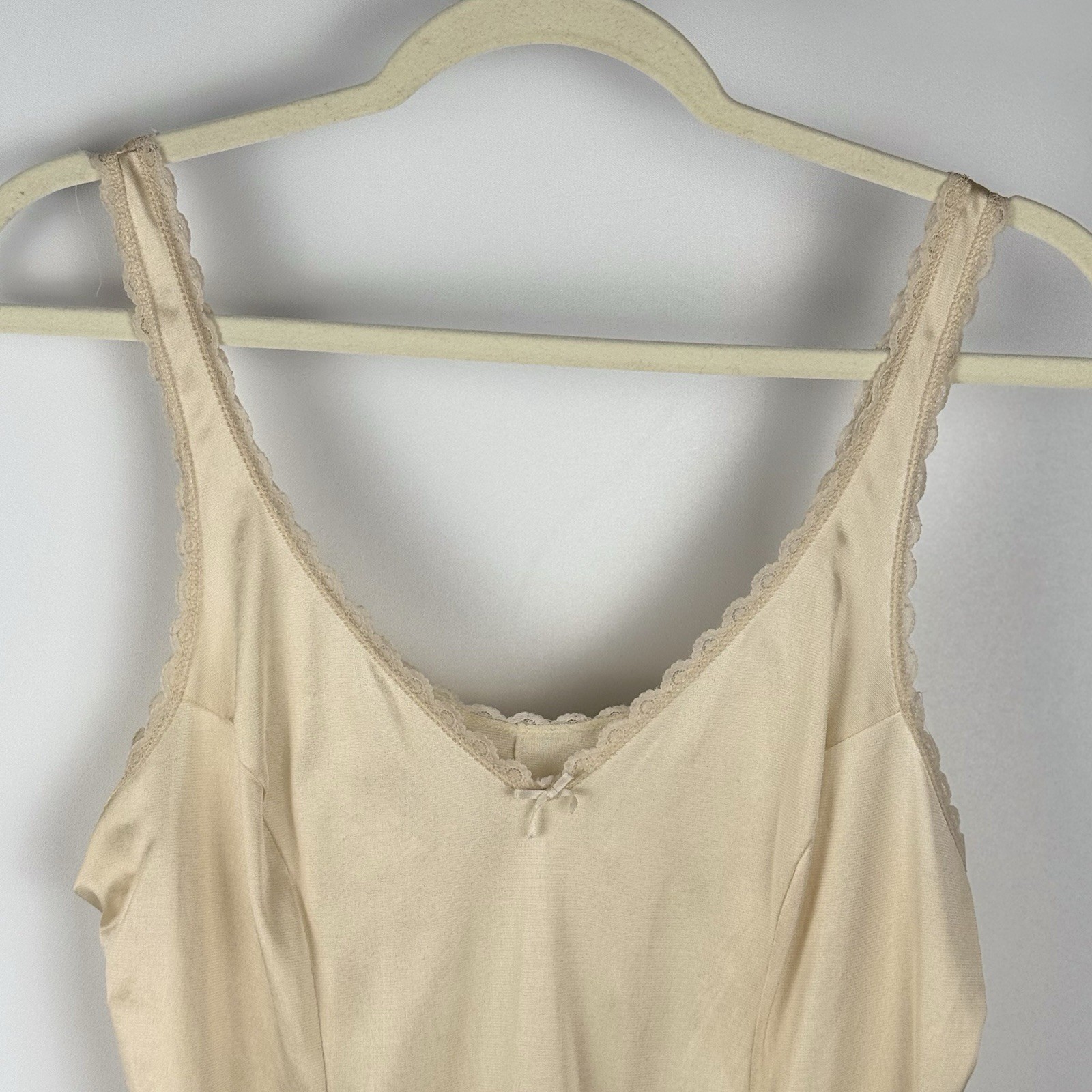 Vintage Camisole JCPenney Slip Tank Top Size 34 Beige Lace Trim Bow USA 70s 80s
