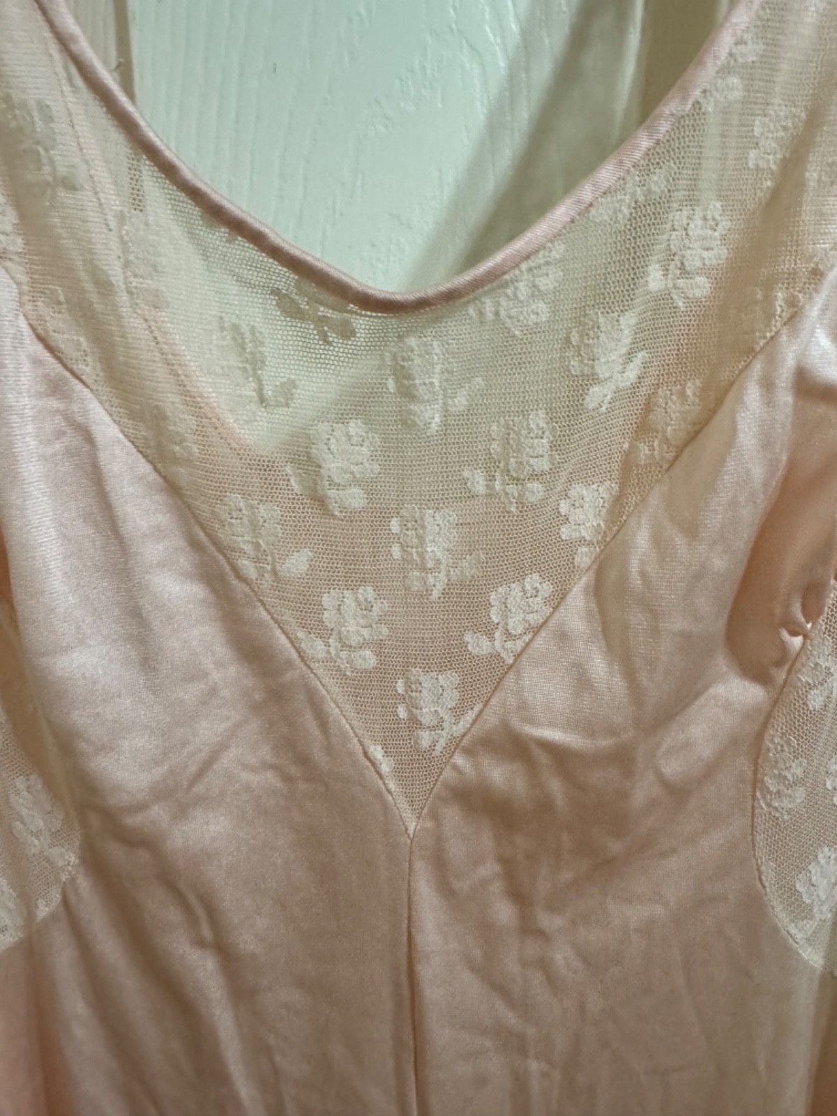 Vintage Lord and Taylor gorgeous peach nightgown and robe set size medium
