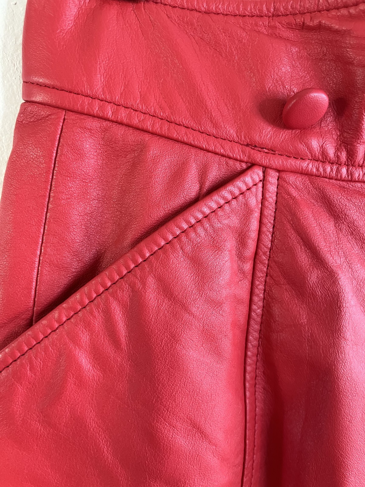 Vintage 1980s Cherry Red Genuine Leather Cropped Jacket & Pants Set Size 36