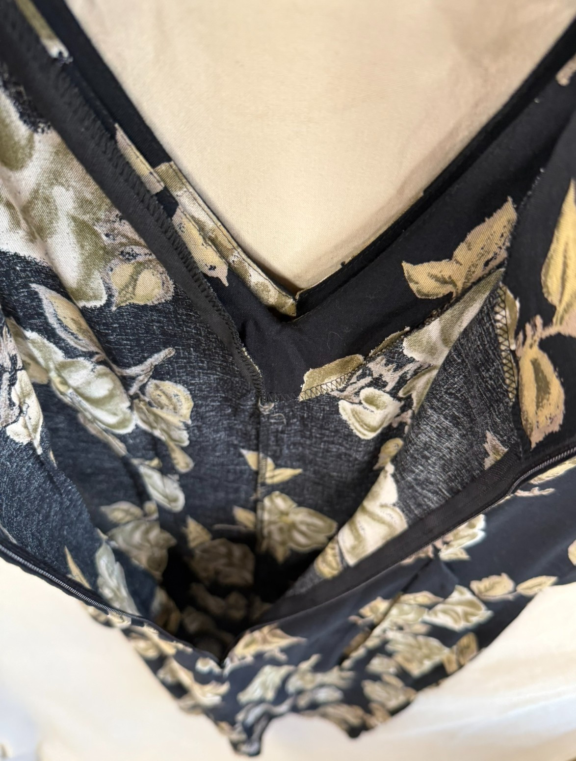 Vintage 1990s Kathie Lee Midi Dress Black Base Beige Floral Size 7/8