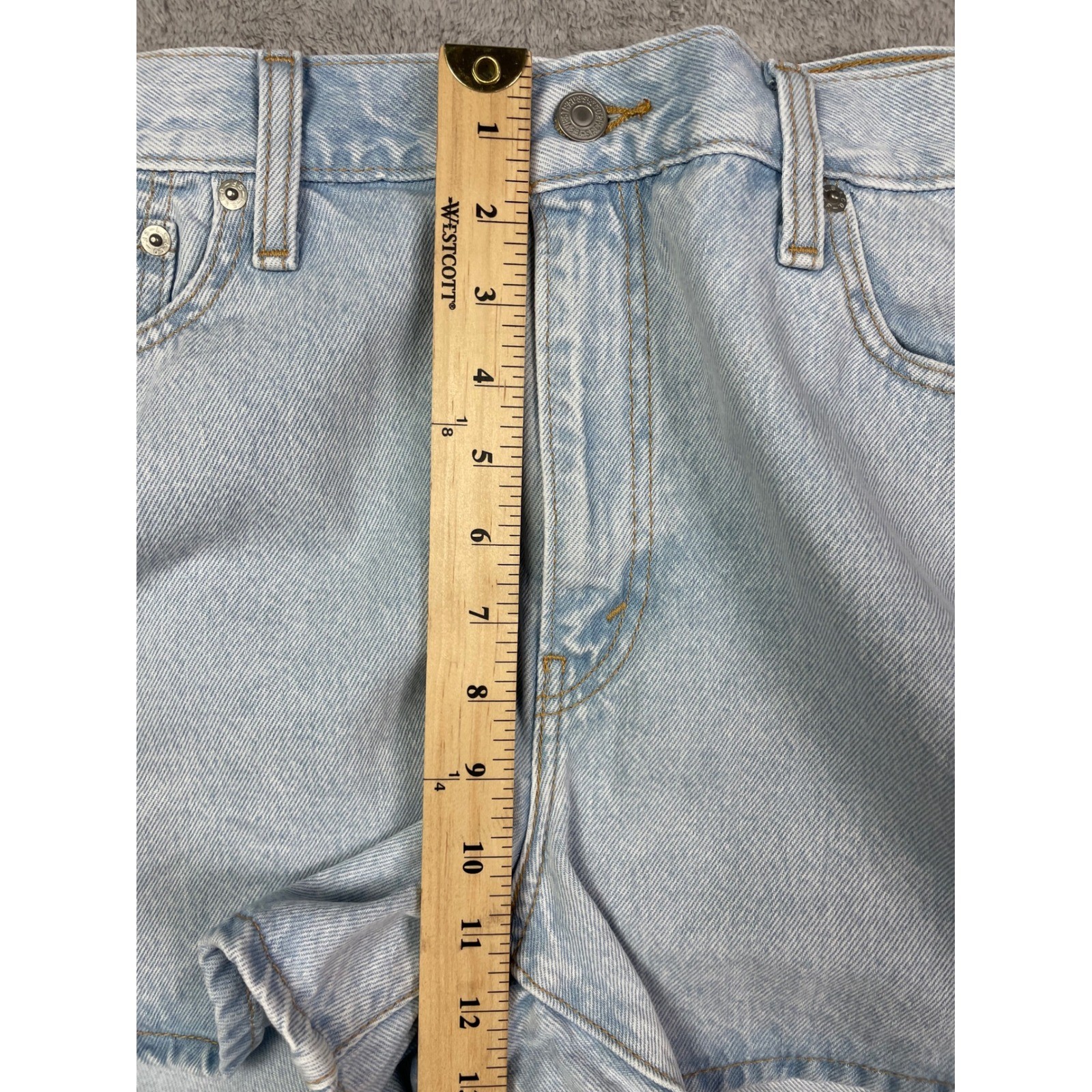 Levi&rsquo;s Premium 80s Mom Shorts Size 32 Light Wash Denim High Rise Blue Jean