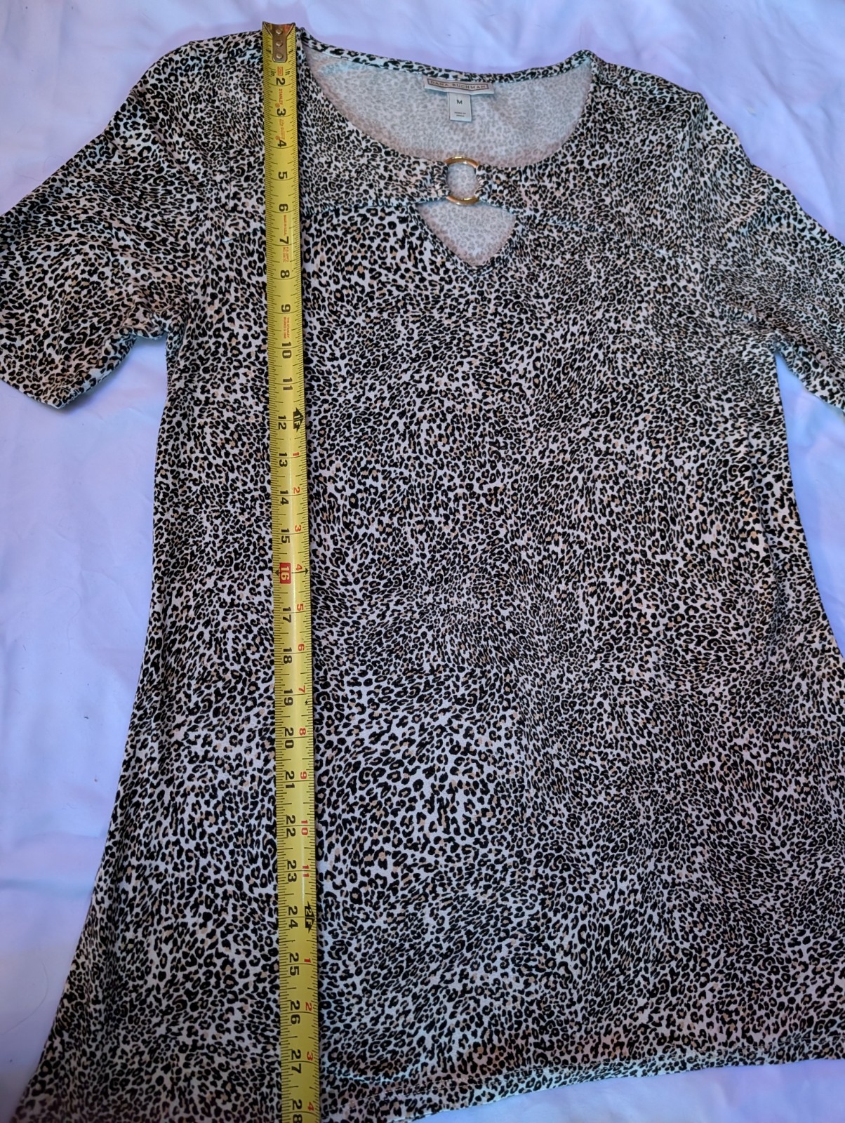 Dana Buchman Vintage Women Sz M Leopard Print V Neck Top Asymmetrical Waist