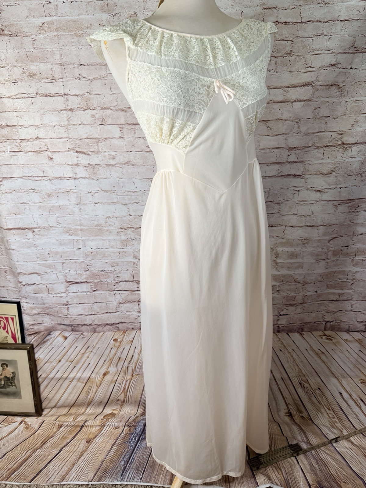 Vintage Sheer Dress Slip Lingerie Nightgown MOJUD Prairie Peach Lace LOVELY!