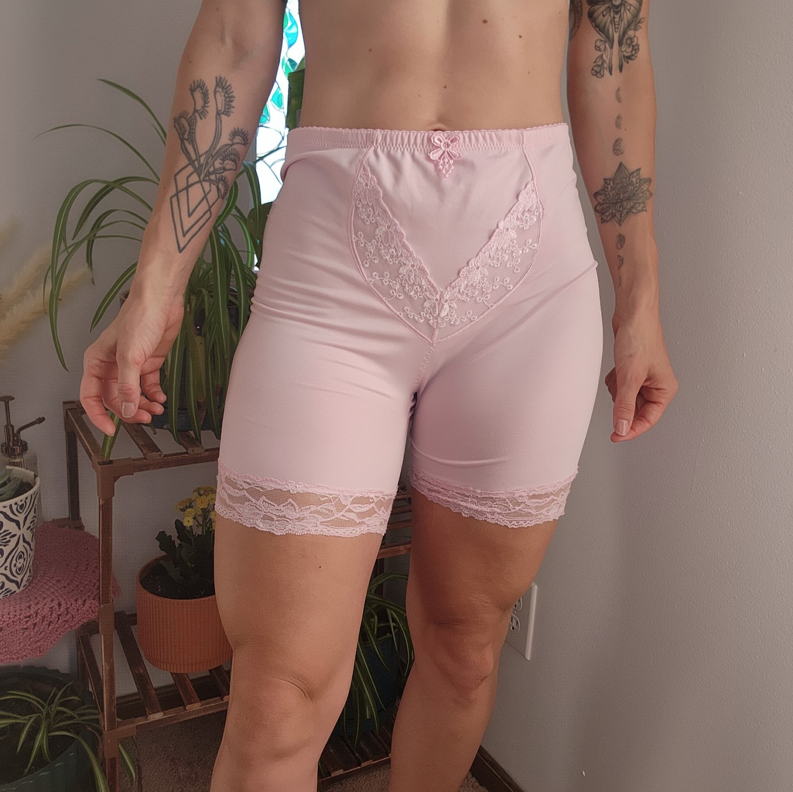 Womens Vintage Pink Lace Detailed Feminine Bloomers