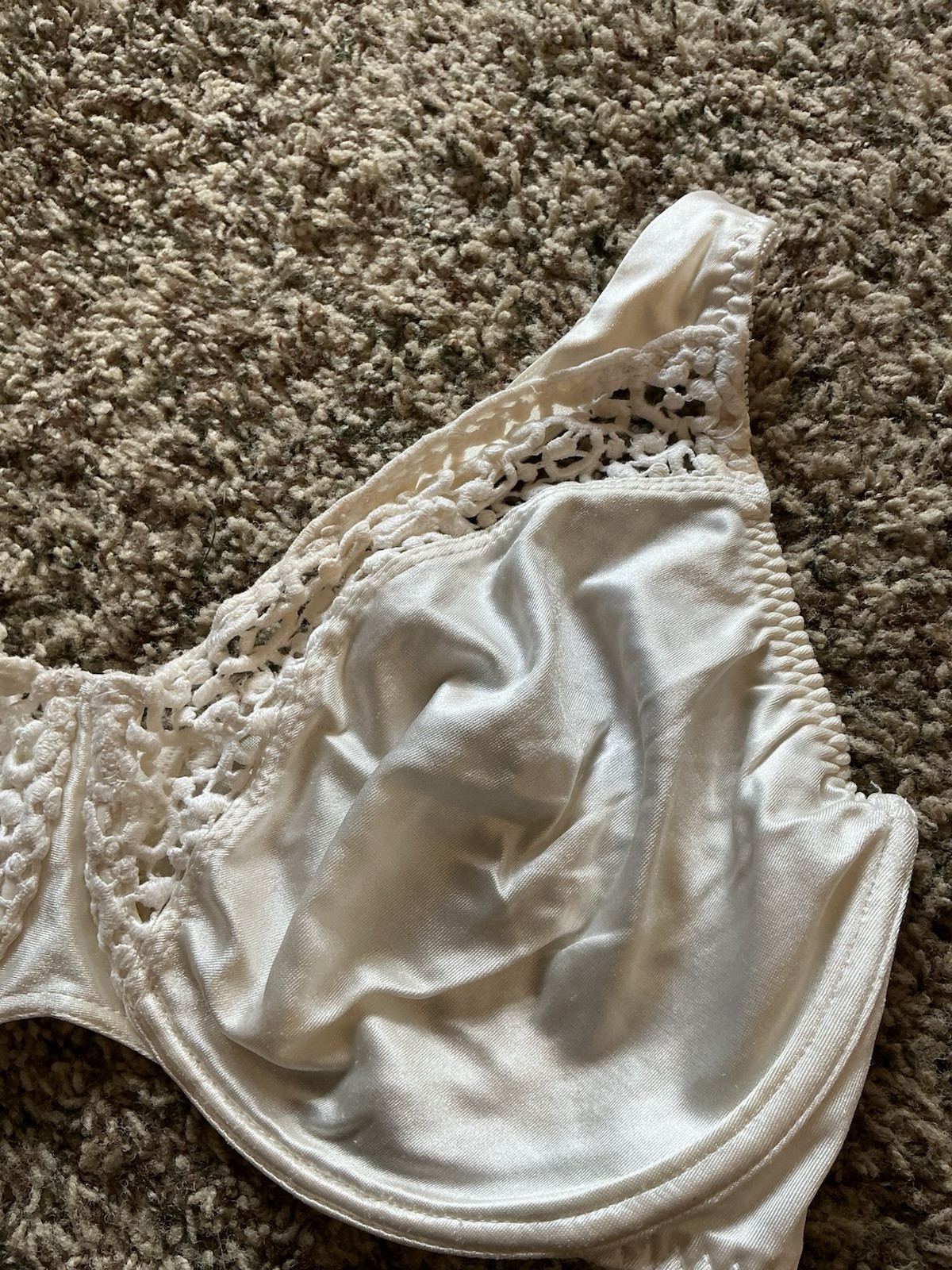 Vintage Olga Bra 38DD Cream Unlined Underwire Satin Second Skin Type #33511