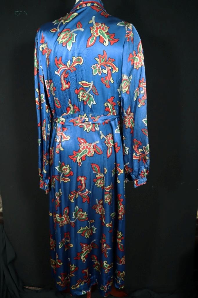 VINTAGE FRENCH 1940&rsquo;S WWII ERA BLUE PAISLEY STYLE SATIN HOUSE ROBE SIZE MEDIUM
