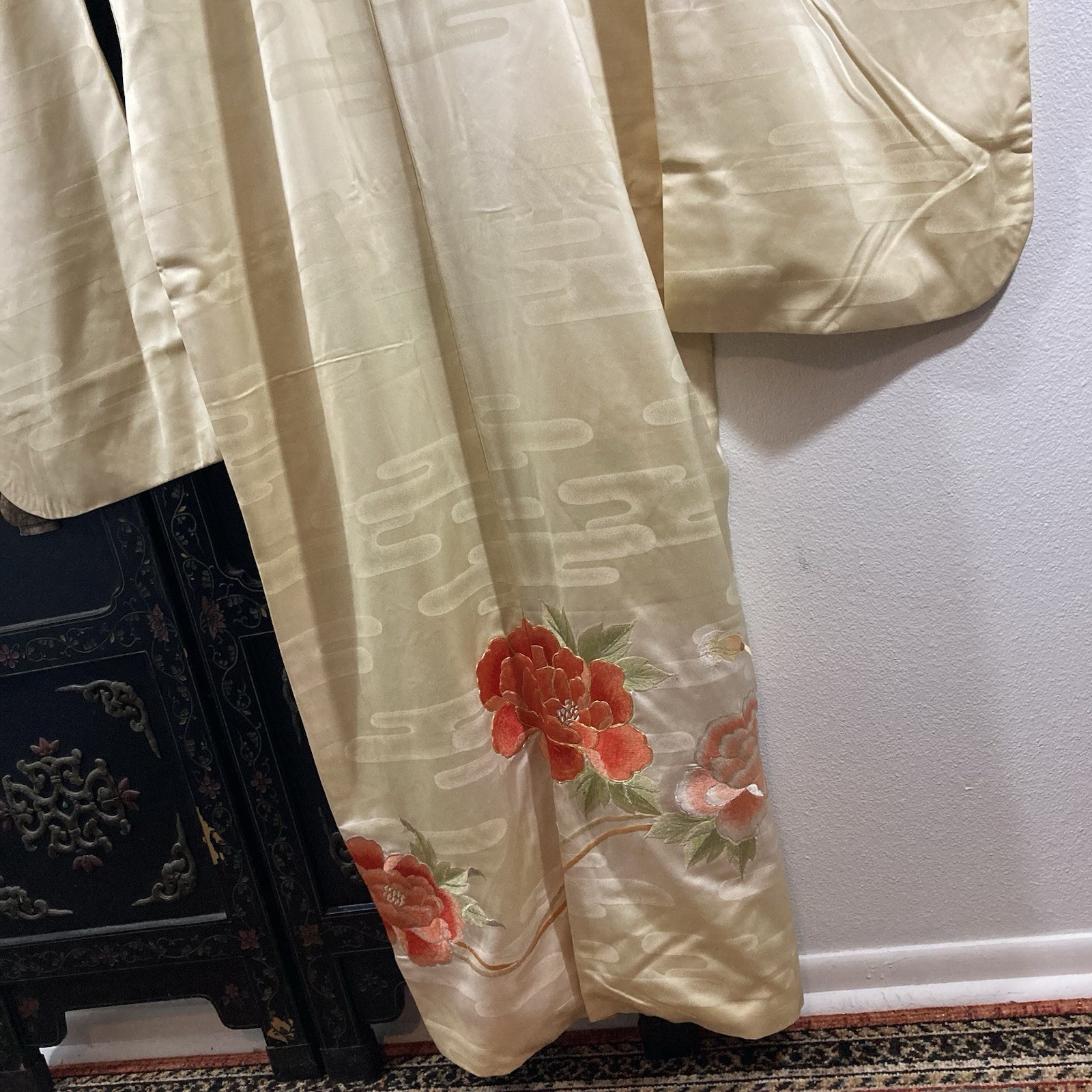 Vintage Embroidered Silk Kimono Robe