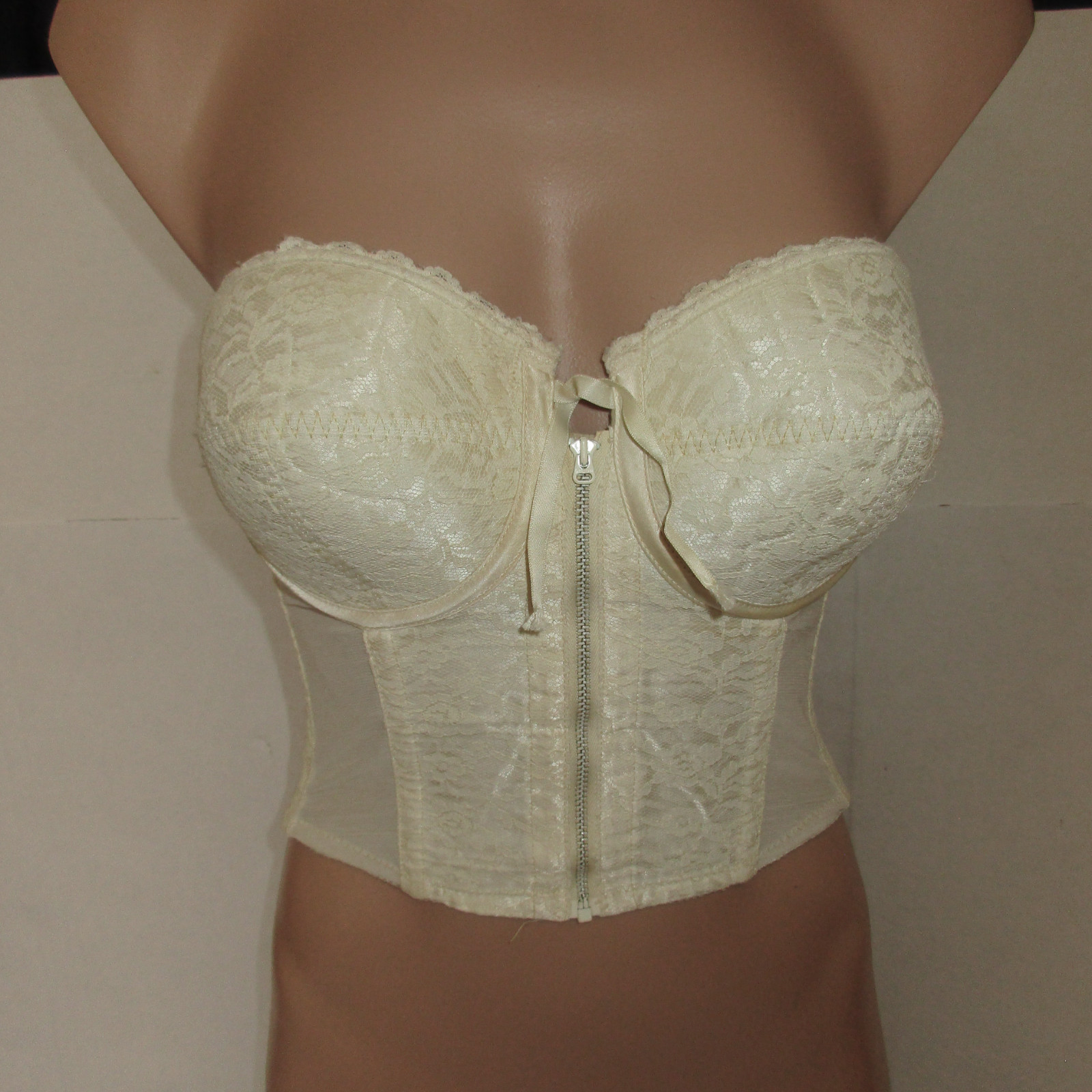 Vintage 1950&rsquo;s Lovable Little Bare Boned Bustier Long Line Pin-Up Bullet Bra 32C