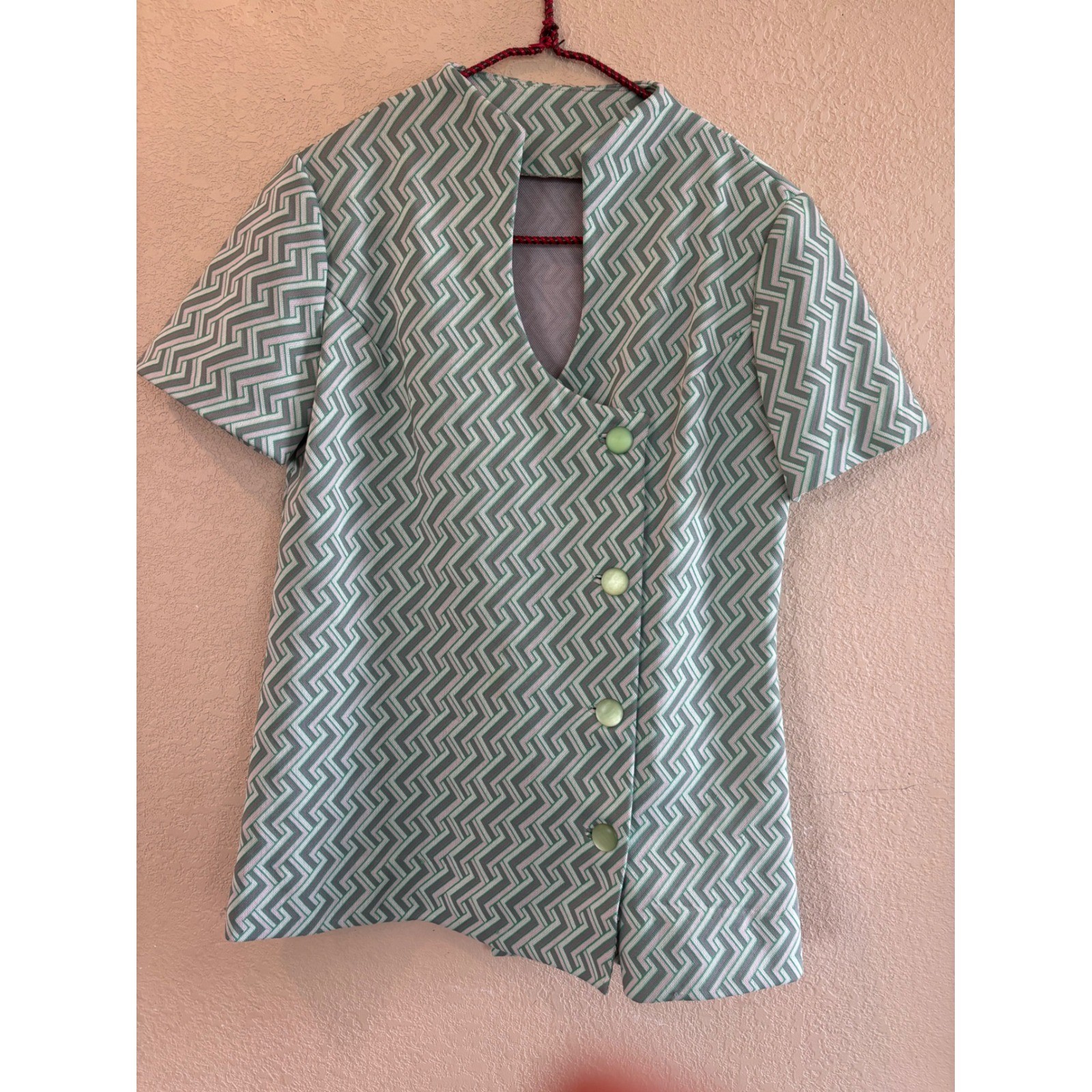 Vintage Mod Geometric Keyhole Blouse Green White Greek Key Side Button Top