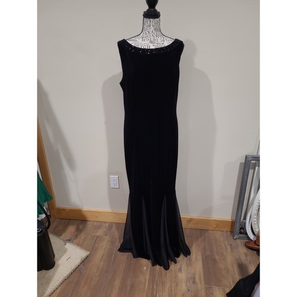 VTG. JESSICA HOWARD black velvet formal mermaid gown women SZ 14 event cruise