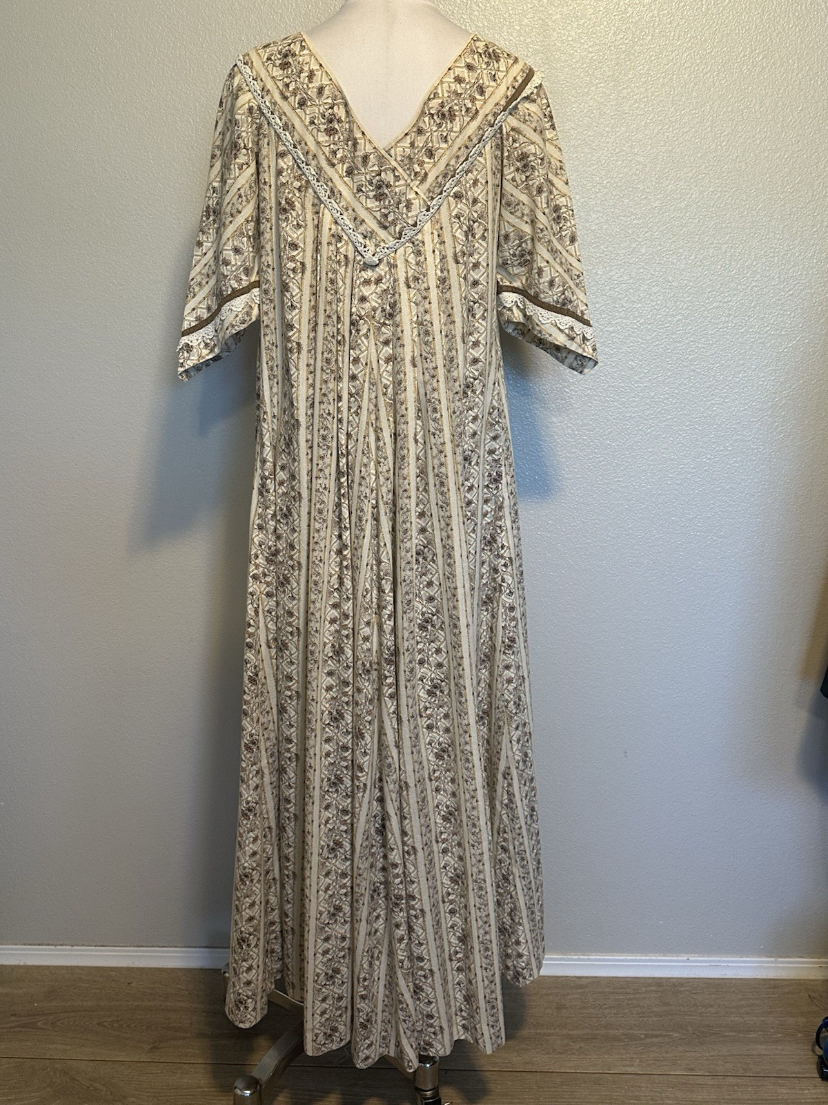 VTG LIBERTY HOUSE of HAWAII Bete Coll Muumuu Maxi Dress Floral Aloha szM Pockets