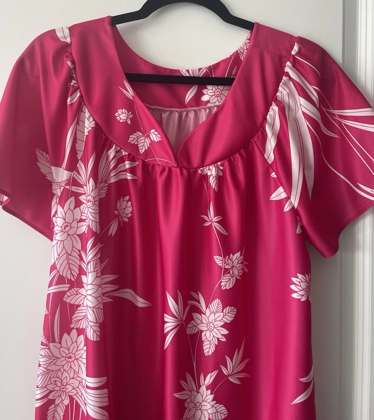 VTG Muumuu Red White Floral Exclusively Yours Size Medium 12-14 Roper Granny USA