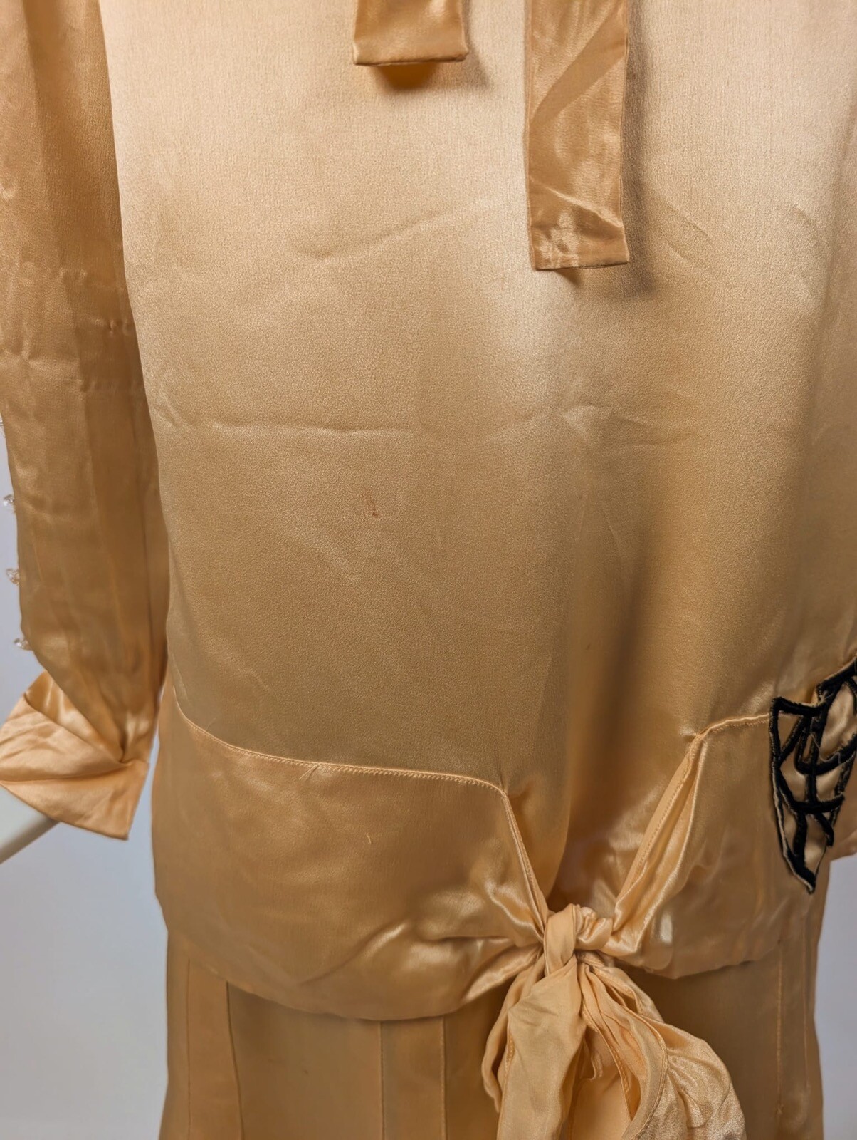 FLAPPER 1920’S YELLOW SILK SATIN DRESS W CUTOUT DETAILED POCKET