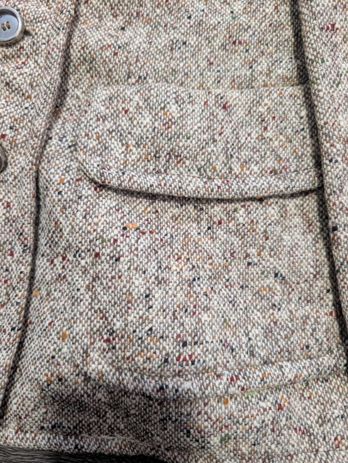 Vintage 1960s Donegal Tweed Wool Jacket – Peter Pan Collar – Beige/Tan Fleck