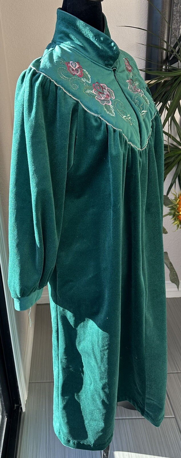 EUC Vtg Gilligan O’Malley Green Velour Made USA M 12-14 Embroidered Floral Zip